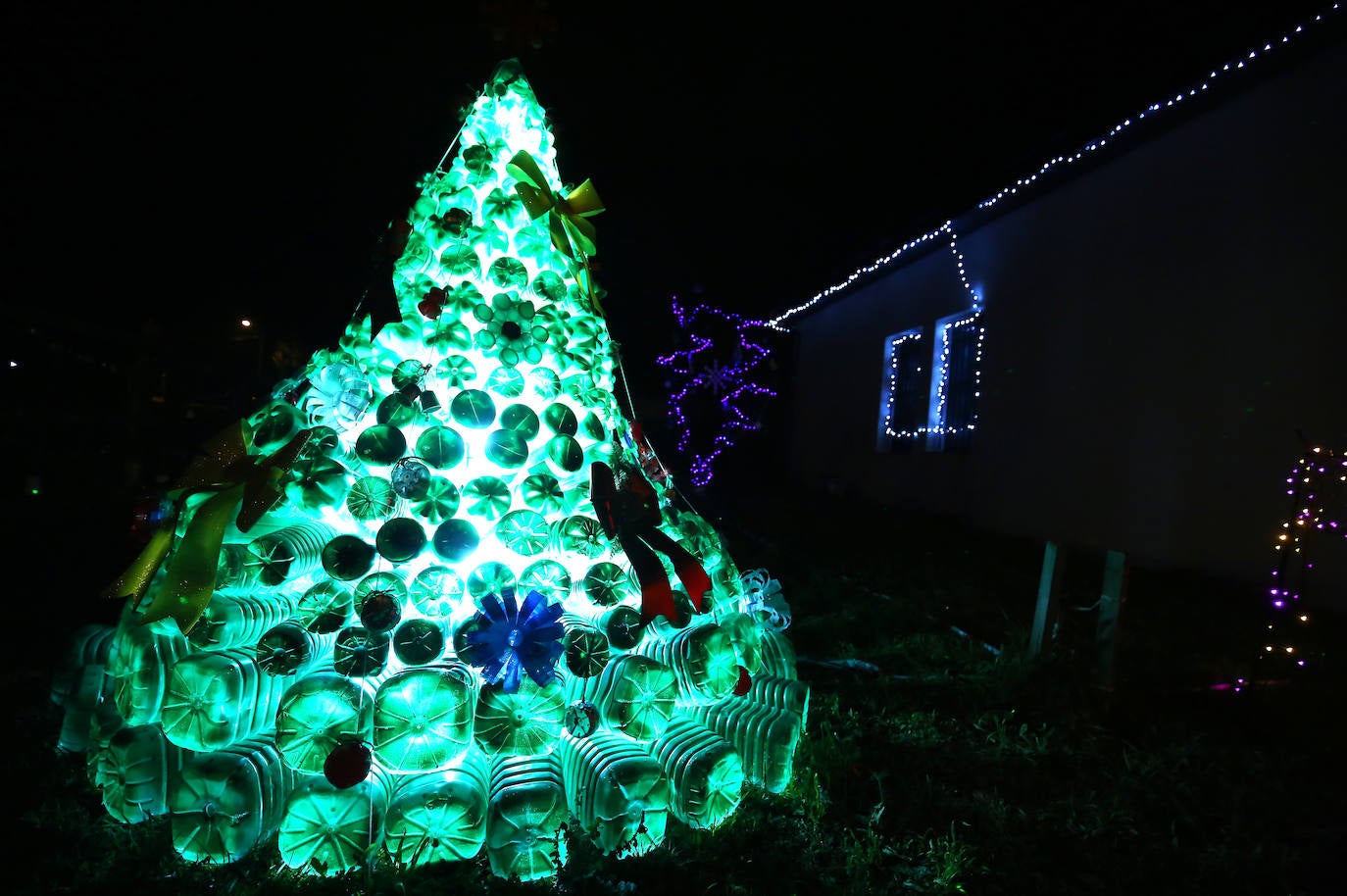 Iluminacion navideña en la localidad de San Andrés de Montejos