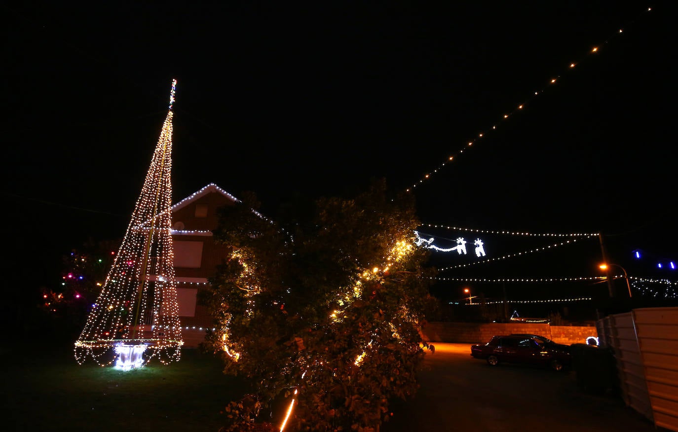 Iluminacion navideña en la localidad de San Andrés de Montejos