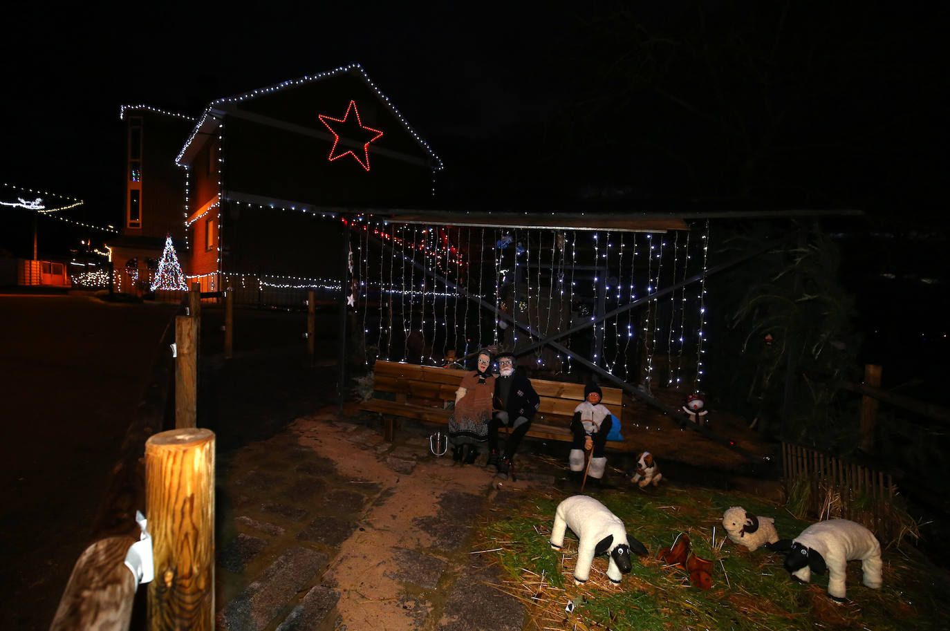 Iluminacion navideña en la localidad de San Andrés de Montejos