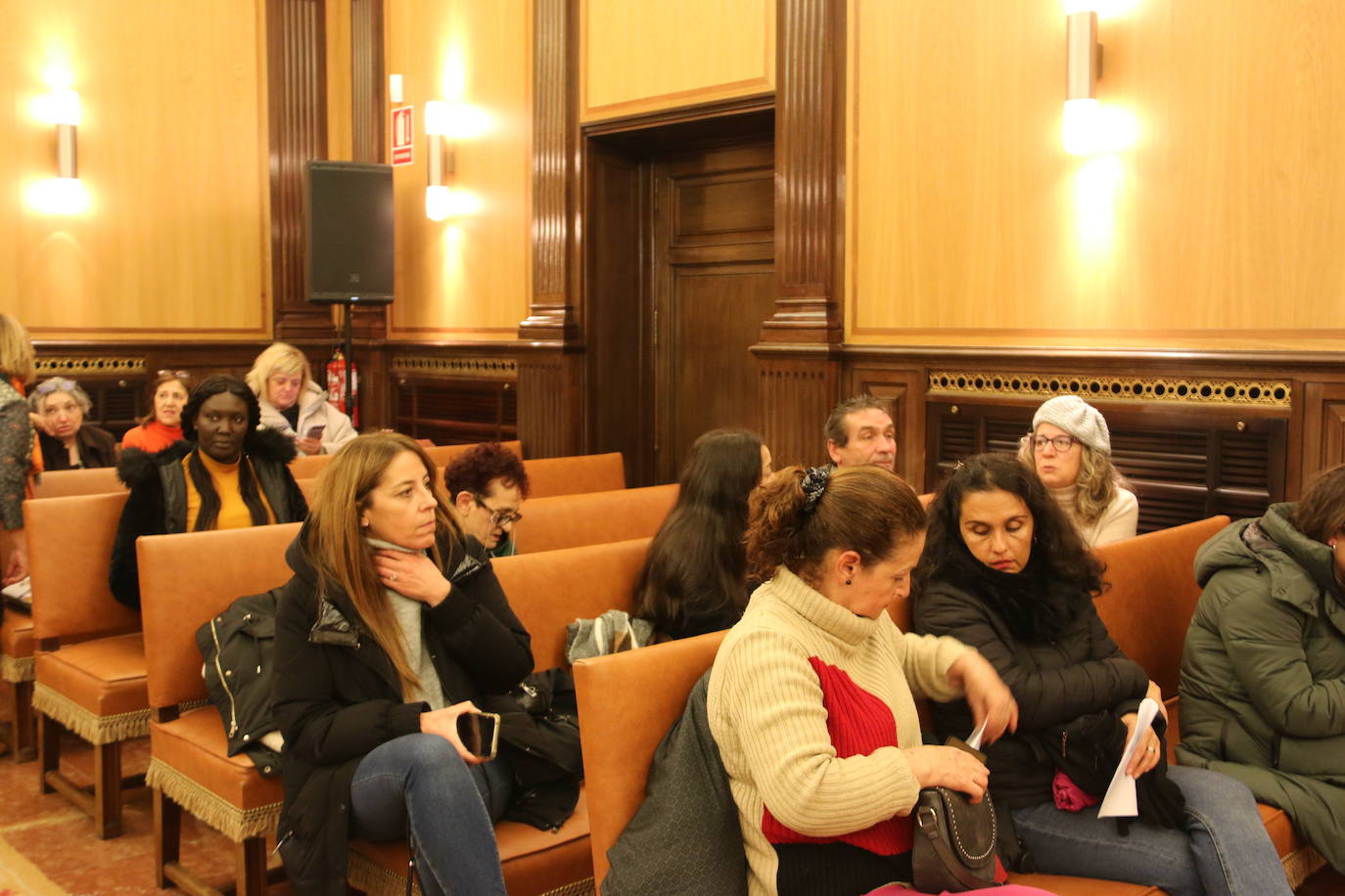 Acto celebrado en el Salón de Plenos del Ayuntamiento de León para conmemorar el Día Internacional del Migrante.