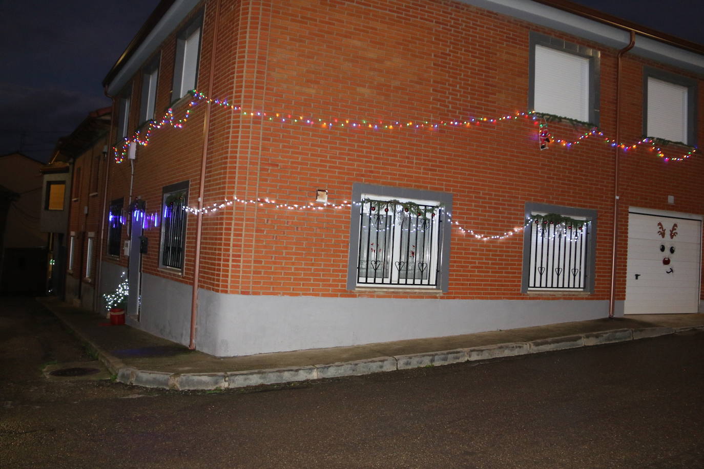 Algunas de las decoraciones que participan en el concurso navideño del Ayuntamiento de Valdevimbre.