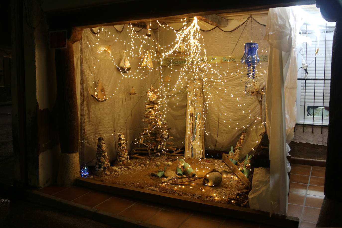 Algunas de las decoraciones que participan en el concurso navideño del Ayuntamiento de Valdevimbre.