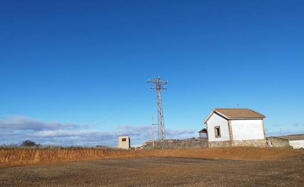 Torre de electricidad en las afueras de Valencia de Don Juan.