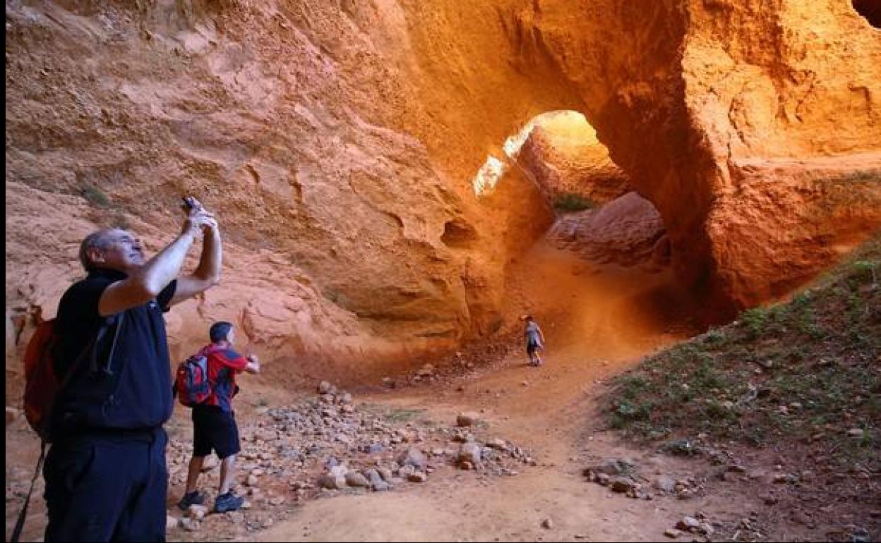 Visitantes en Las Médulas.