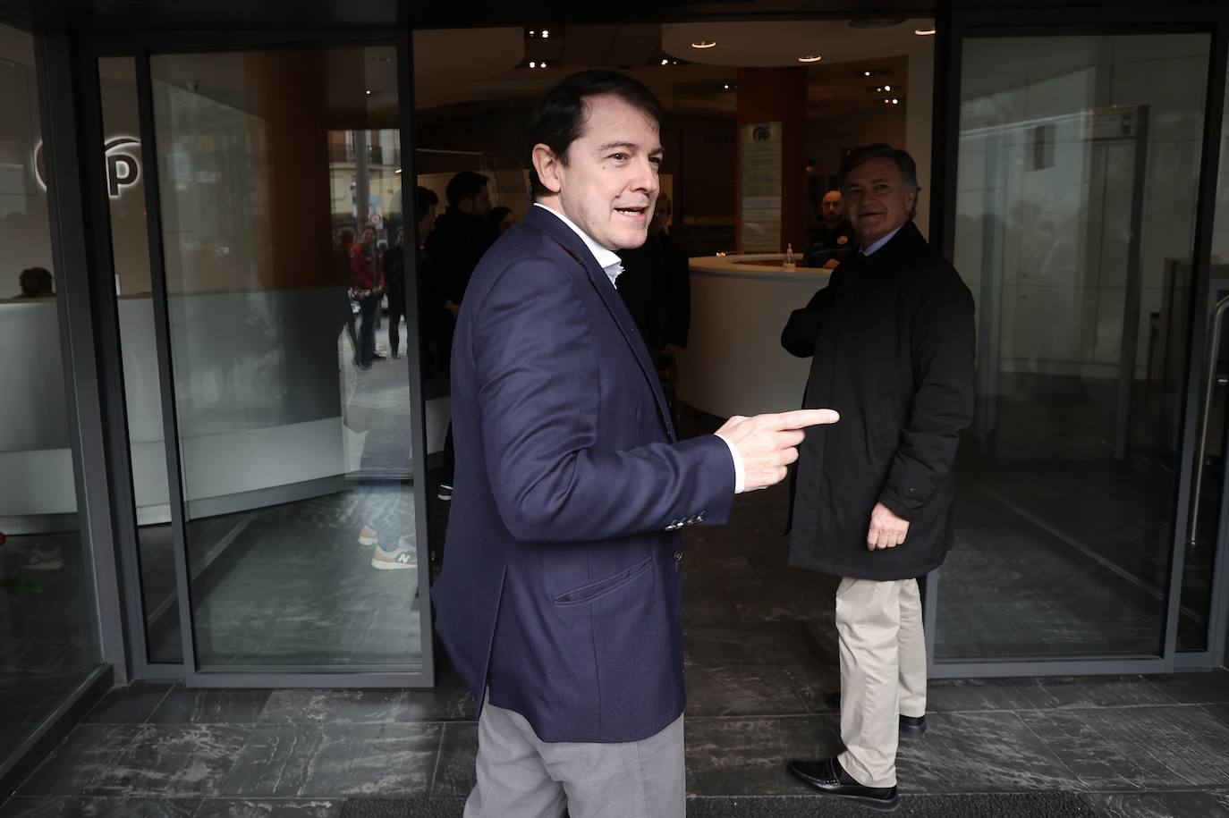 El presidente del Partido Popular, Alberto Núñez Feijóo, preside la reunión de la Junta Directiva Nacional del PP, a la que asiste el presidente del PP de Castilla y León, Alfonso Fernández Mañueco.