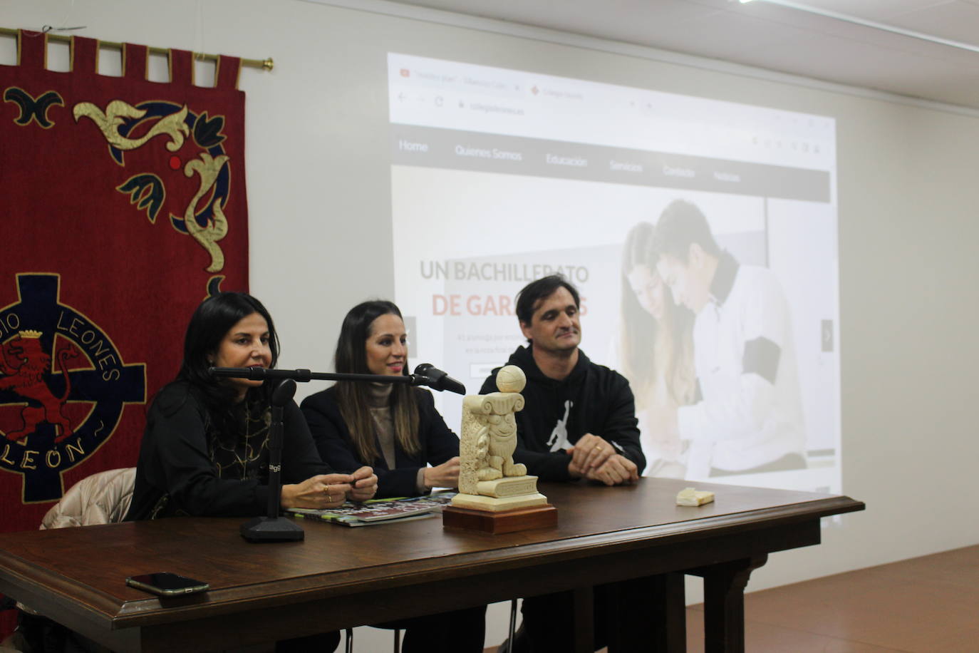 Charla de Carolina Rodríguez y Ruth Fernández en el Colegio Leonés.