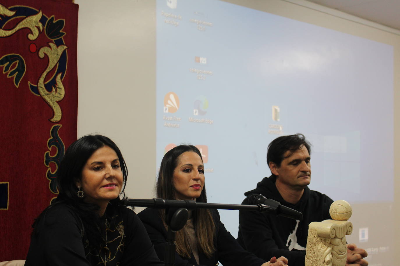 Charla de Carolina Rodríguez y Ruth Fernández en el Colegio Leonés.