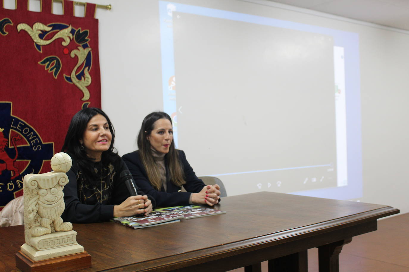 Charla de Carolina Rodríguez y Ruth Fernández en el Colegio Leonés.