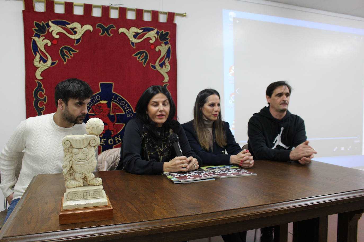 Charla de Carolina Rodríguez y Ruth Fernández en el Colegio Leonés.