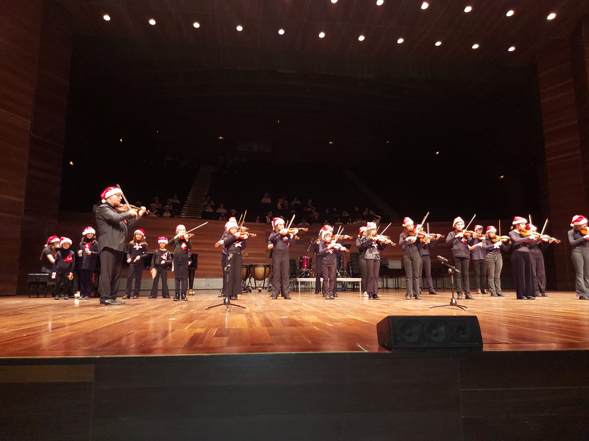 El Auditorio Ciudad de León acogió este lunes 19 el primero de los festivales delos alumnos de Escuela Municipal de Música, Danza y Artes Escénicas de León