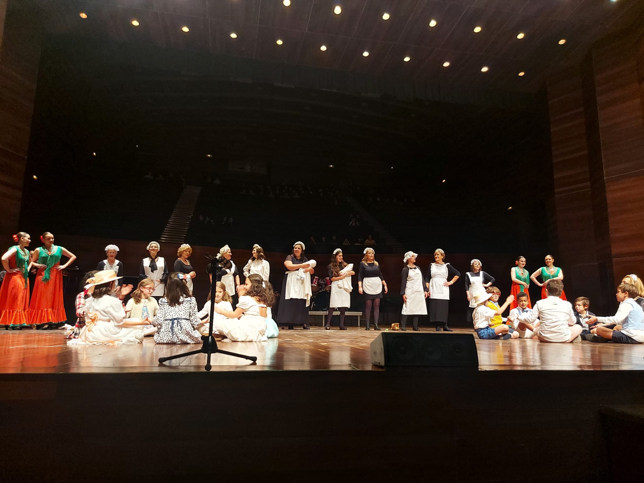 El Auditorio Ciudad de León acogió este lunes 19 el primero de los festivales delos alumnos de Escuela Municipal de Música, Danza y Artes Escénicas de León