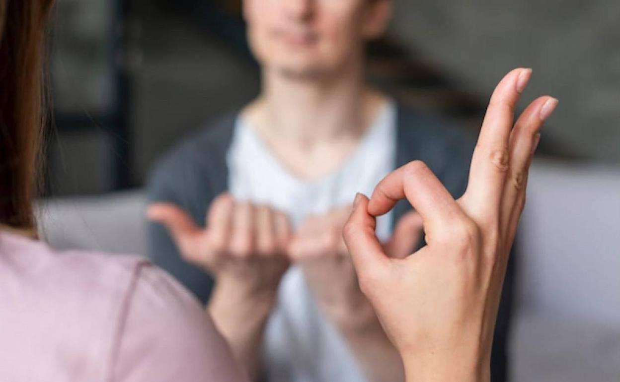 La Ule programa un curso de lengua oral apoyada en signos.