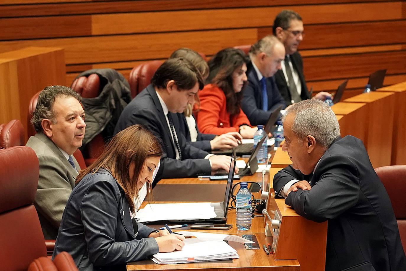 El consejero de Economía y Hacienda, Carlos Fernández Carriedo, durante el Pleno monográfico de los Presupuestos Generales de la Comunidad para 2023