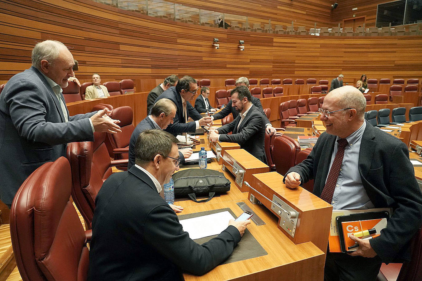 El consejero de Economía y Hacienda, Carlos Fernández Carriedo, durante el Pleno monográfico de los Presupuestos Generales de la Comunidad para 2023