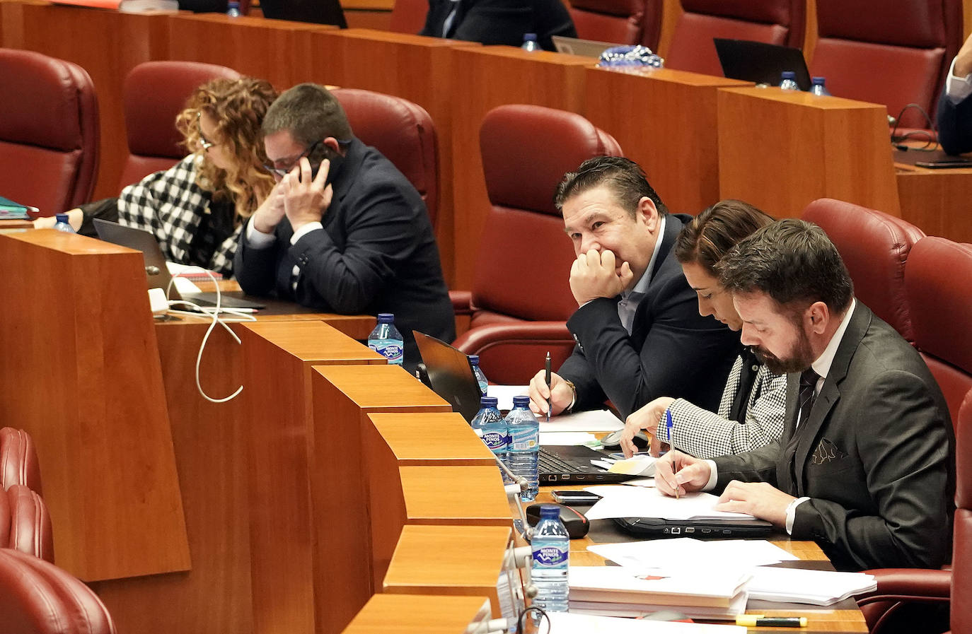 El consejero de Economía y Hacienda, Carlos Fernández Carriedo, durante el Pleno monográfico de los Presupuestos Generales de la Comunidad para 2023