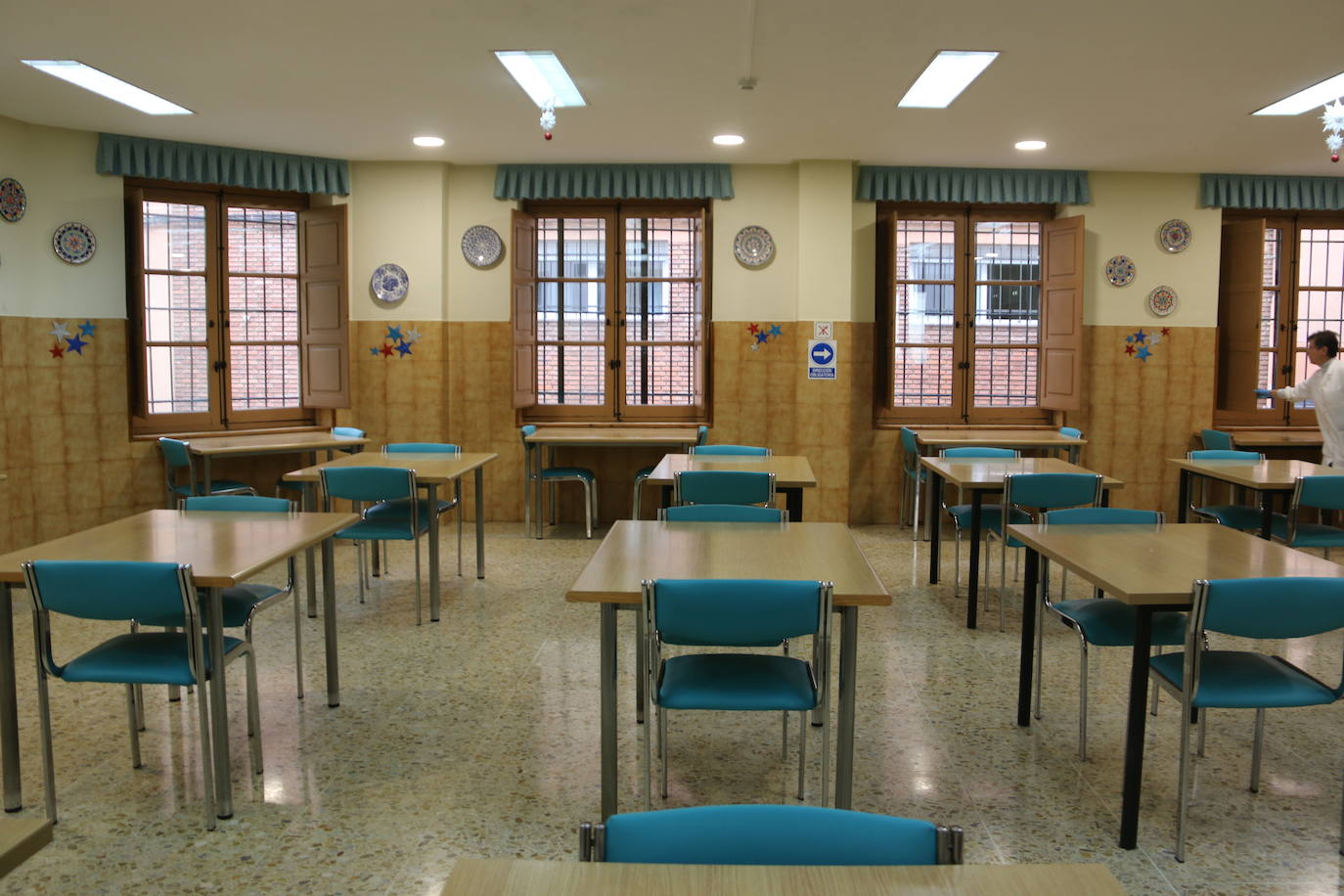 Preparativos del comedor social para las comidas de Navidad. 