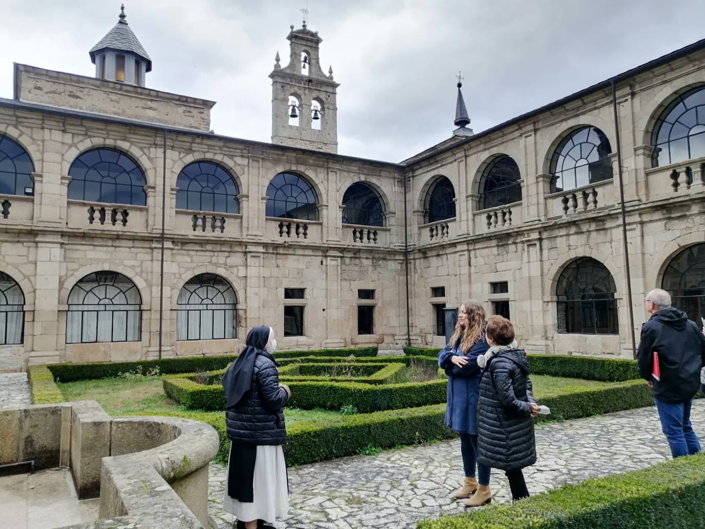 Se han ejecutado las actuaciones para reparar las patologías que dejó en la espadaña la restauración realizada tras el impacto de un rayo en 2020