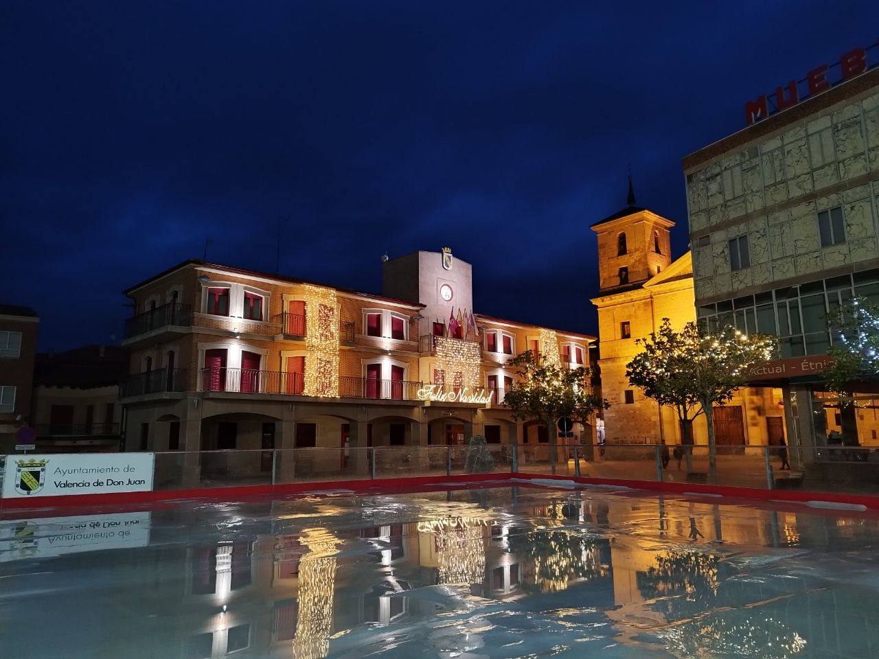 Todos los días, a partir de las 17:00 horas, la Plaza Mayor de la localidad será punto de encuentro y diversión de vecinos y visitantes.