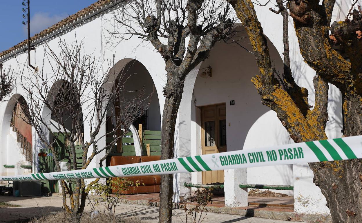 Los organismos de emergencias localizaron el cadáver en el interior de la vivienda.