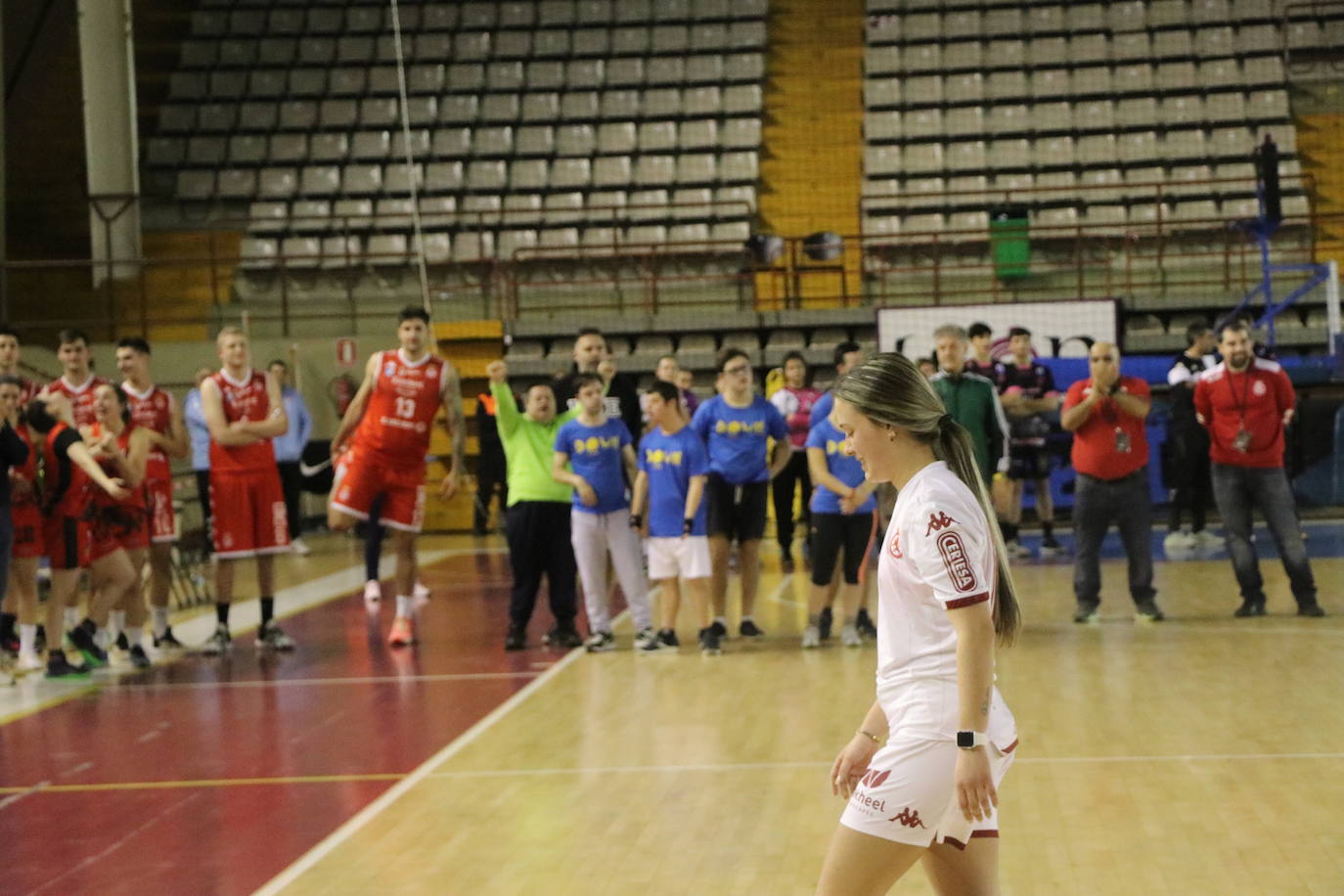 Los clubes deportivos y los ciudadanos de León se vuelcan en la celebración del acto solidario 'Reto Centenario Único'.