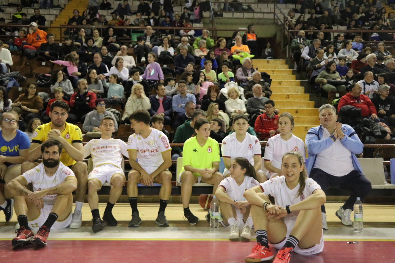 Los clubes deportivos y los ciudadanos de León se vuelcan en la celebración del acto solidario 'Reto Centenario Único'.