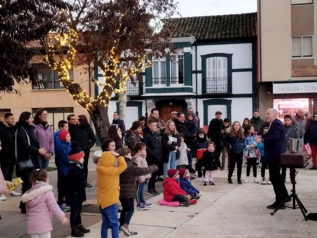 Varios espectáculos en la calle llenan de ilusión e ilusionismo la capital coyantina durante esta semana.