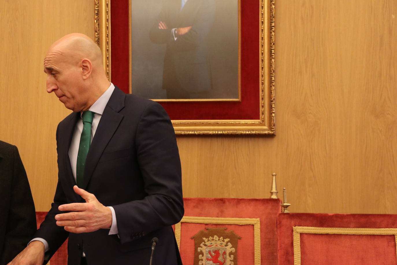 Acto de entrega del premio de poesía González de Lama a Miguel Ángel Zamora.