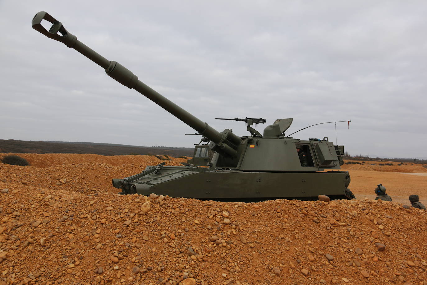 El Mando de Artillería realiza maniobras de fuego simulado en San Andrés del Rabanedo