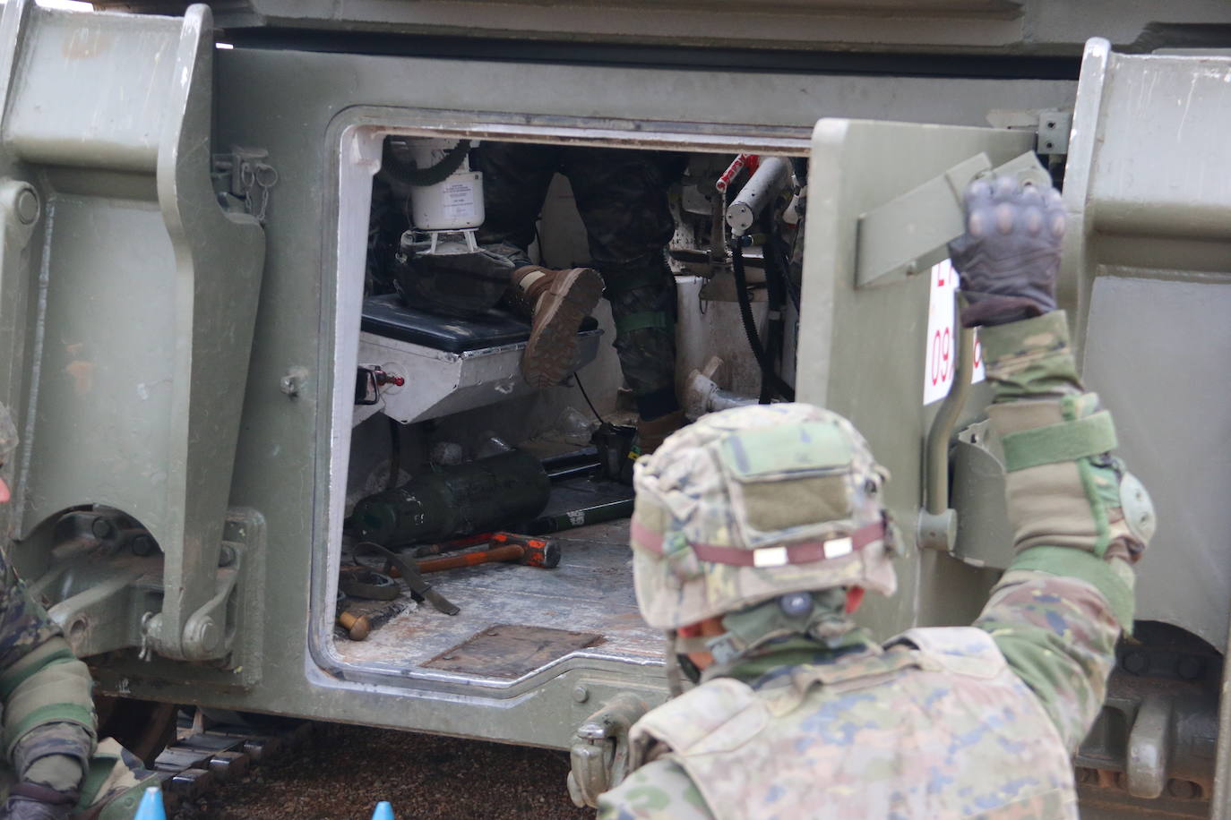 El Mando de Artillería realiza maniobras de fuego simulado en San Andrés del Rabanedo