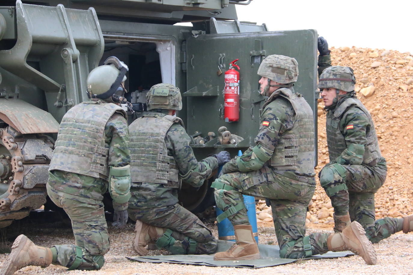 El Mando de Artillería realiza maniobras de fuego simulado en San Andrés del Rabanedo