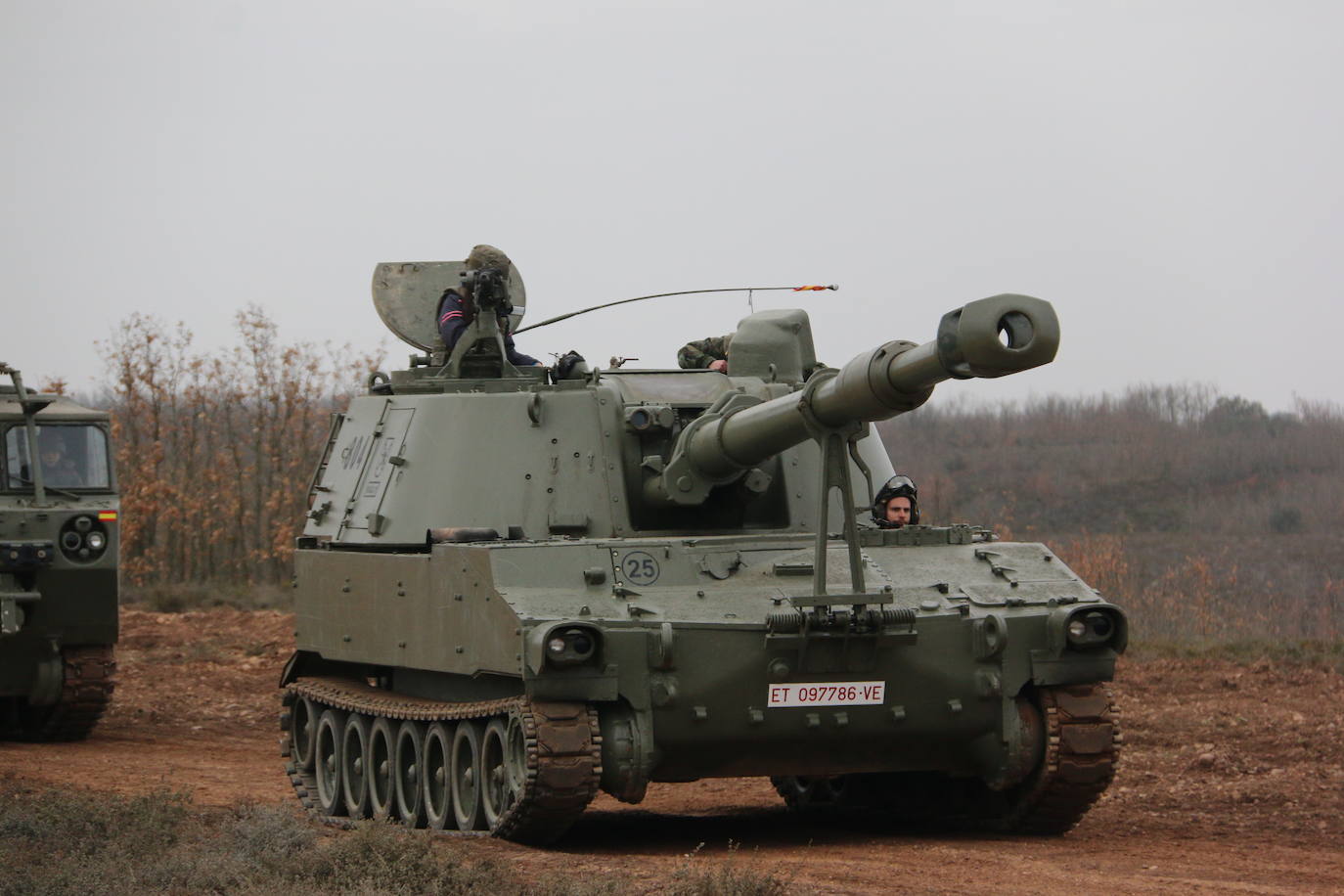 El Mando de Artillería realiza maniobras de fuego simulado en San Andrés del Rabanedo