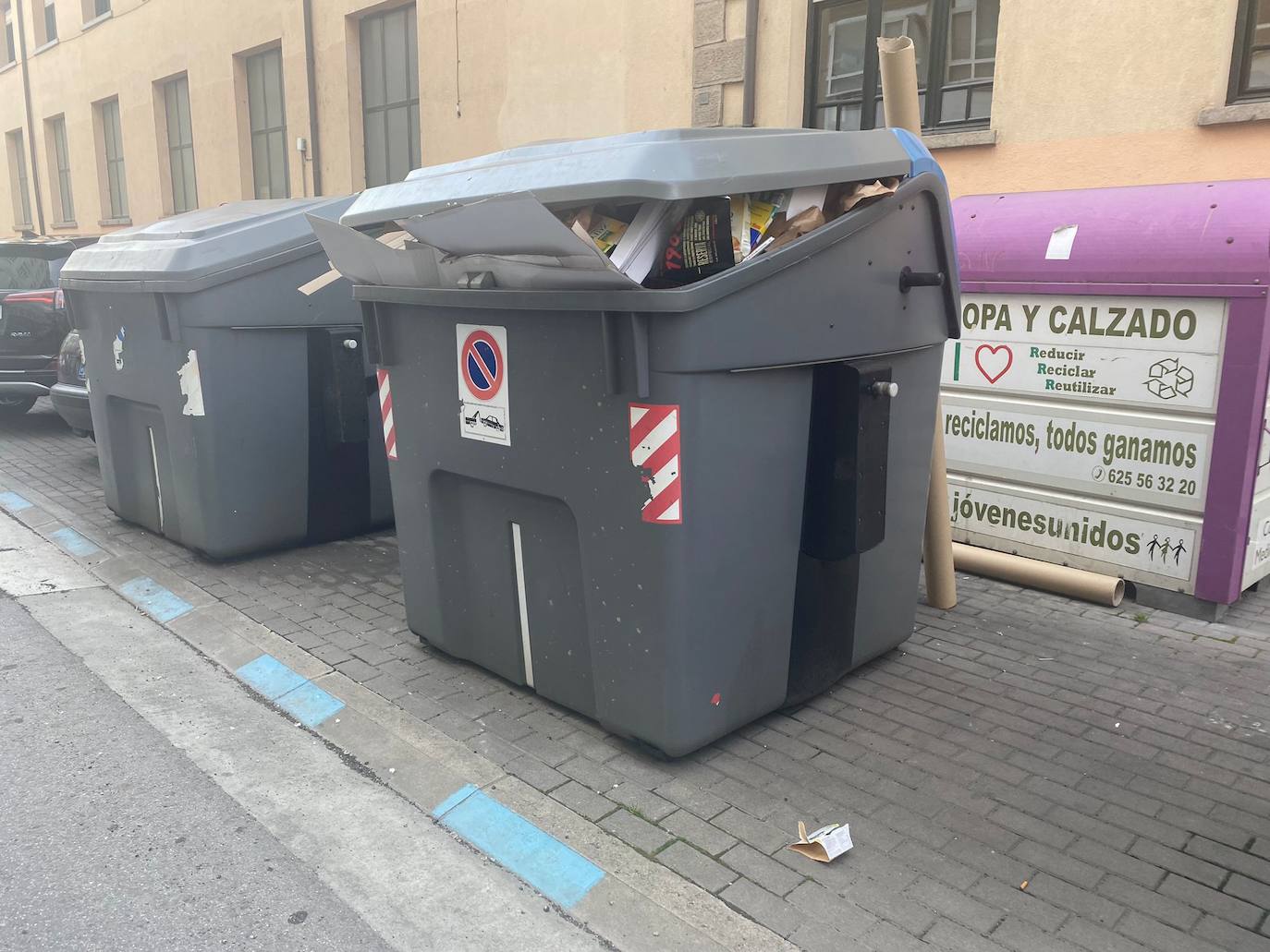 La basura ocupa las calles en Ponferrada