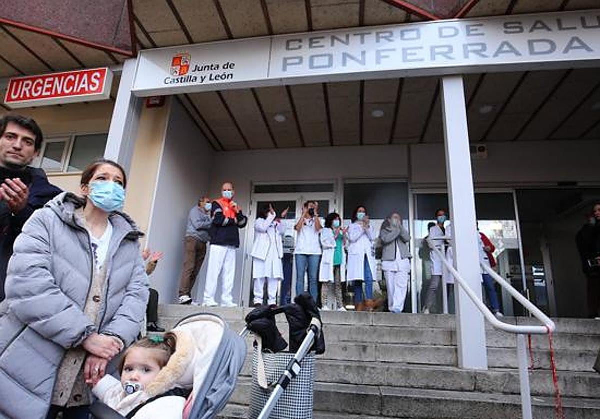 Concentración contra el cierre de las Urgencias pediátricas en Pico Tuerto.