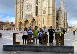 Grupo de relevistas que pasarán por la ciudad de León la próxima semana en esta cita solidaria.