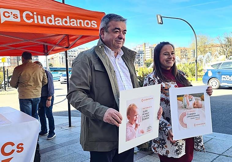 Ciudadanos instala en Guzmán una carpa informativa para avanzar propuestas destinadas a las familias.