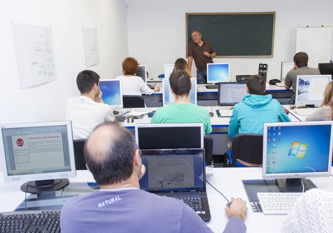 El grupo Aspasia ofrece múltiples cursos de formación subvencionada en el centro Virgen del Buen Suceso de La Robla.