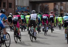 Ciclistas del equipo leonés lograron meterse en el pelotón de los favoritos