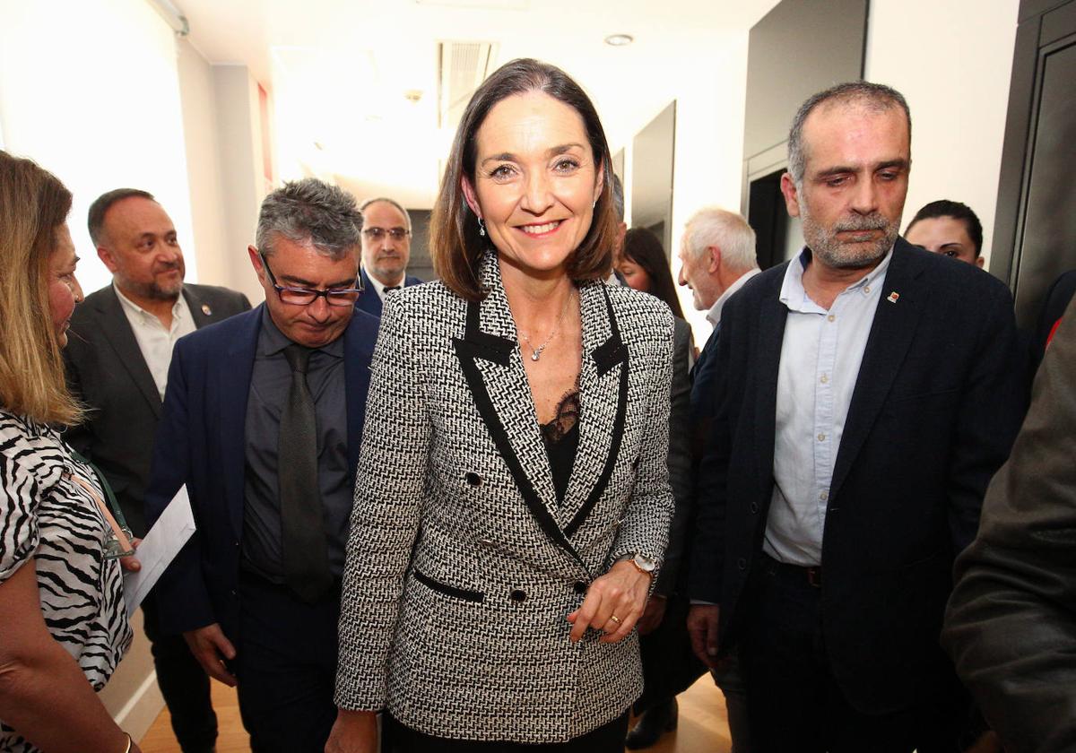 La ministra de Industria, Comercio y Turismo Reyes Maroto durante su visita a la Fundación Ciudad de la Energía de Ponferrada.