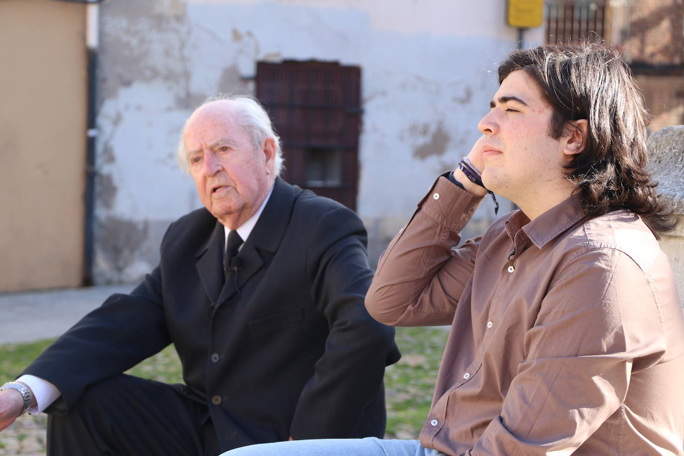 Dos generaciones de mozos del Mercado