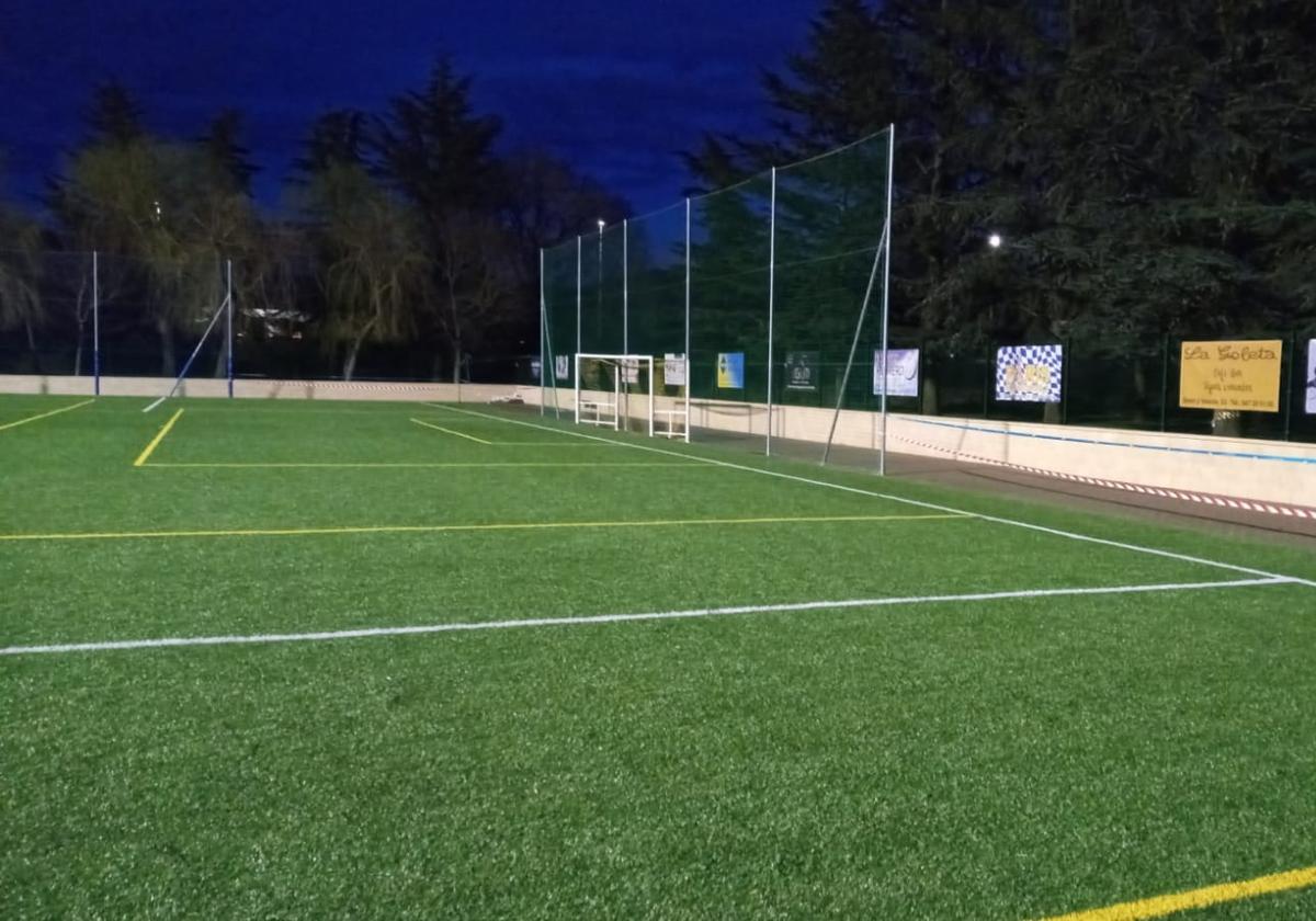 Piden un vallado perimetral para el campo de fútbol de La Granja.