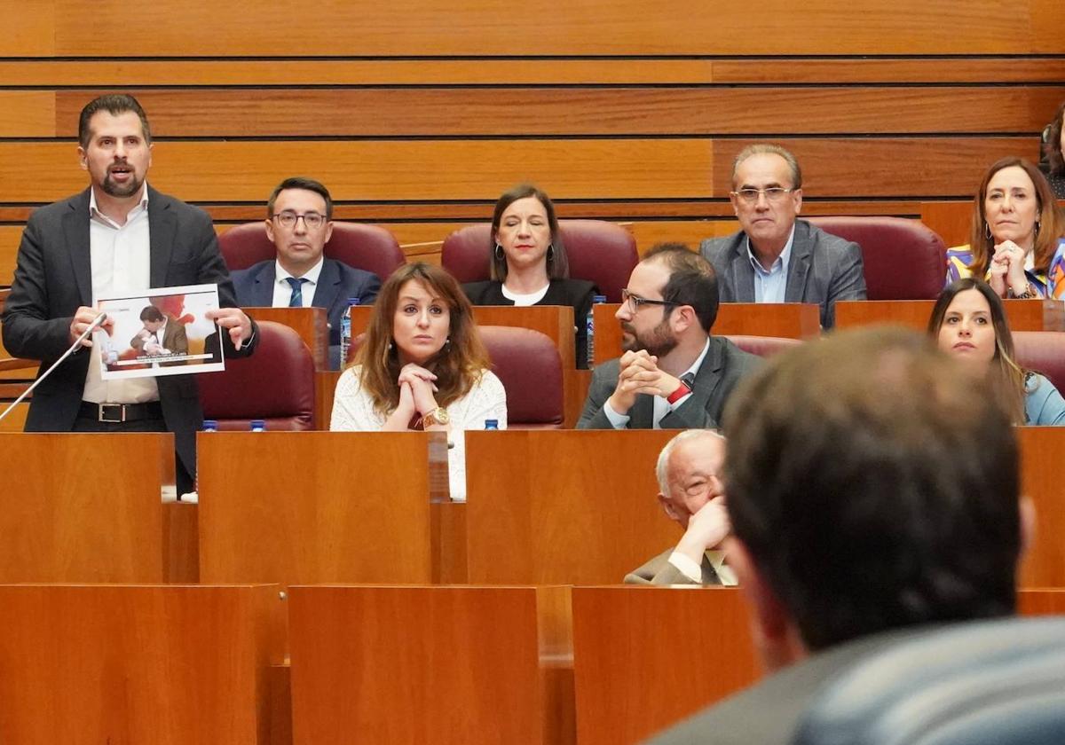 Luis Tudanca, durante su intervención en el pleno de las Cortes.