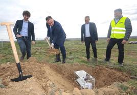 El presidente de la Diputación, Eduardo Morán, y el diputado de Cultura, Arte y Patrimonio, Pablo López Presa, visita el inicio de las obras del Centro Arqueológico de la Ciudad de Lancia