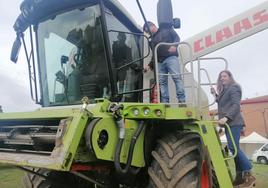 La Bañeza apuesta por la modernización del sector agrícola en la IV Feria de Maquinaria Agrícola. Una quincena dedicadas al comercio de maquinaria, equipos y suministros agrícolas, abonos y fertilizantes y reparación de maquinaria se citan en esta edición