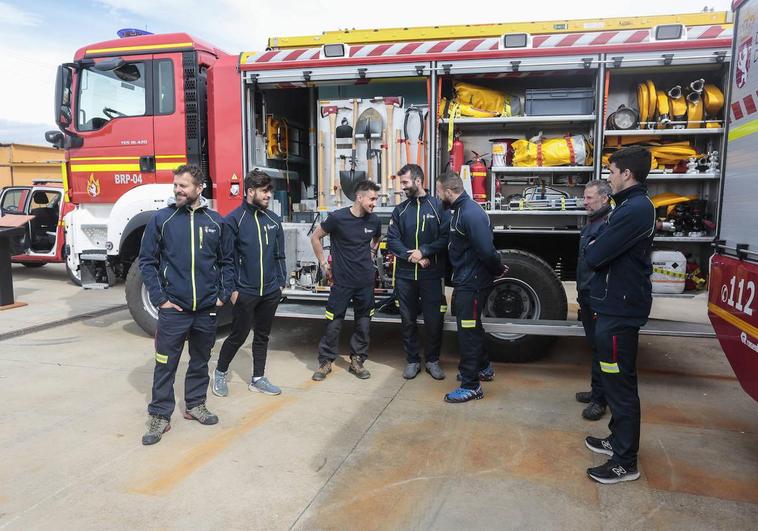 El presidente de la Diputación de León visita el parque de bomberos de Astorga