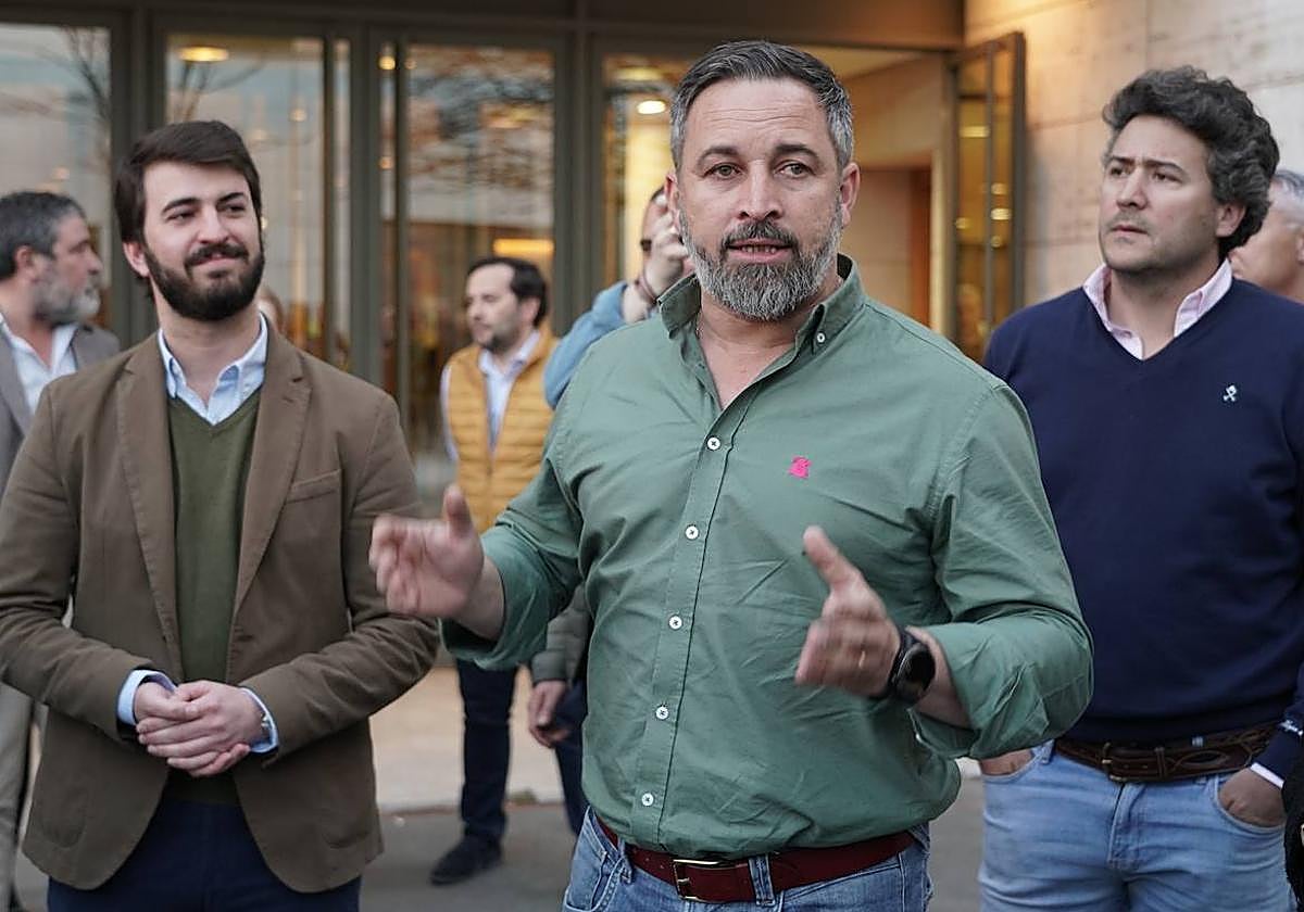 El presidente de Vox, Santiago Abascal, participa en un acto público del partido en el marco del programa 'España Decide'junto al vicepresidente de la Junta, Juan García Gallardo