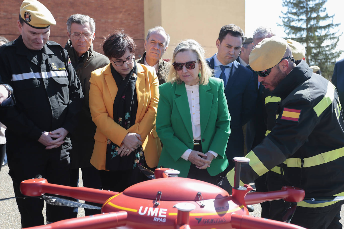 La secretaria de Estado de Defensa presenta la Unidad de Drones de la UME