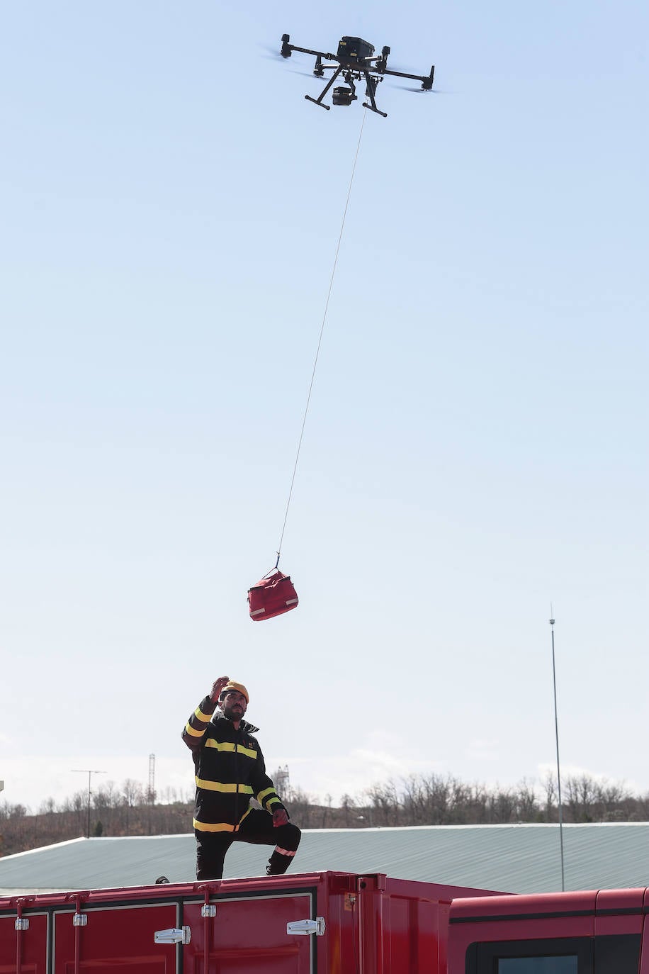 La secretaria de Estado de Defensa presenta la Unidad de Drones de la UME