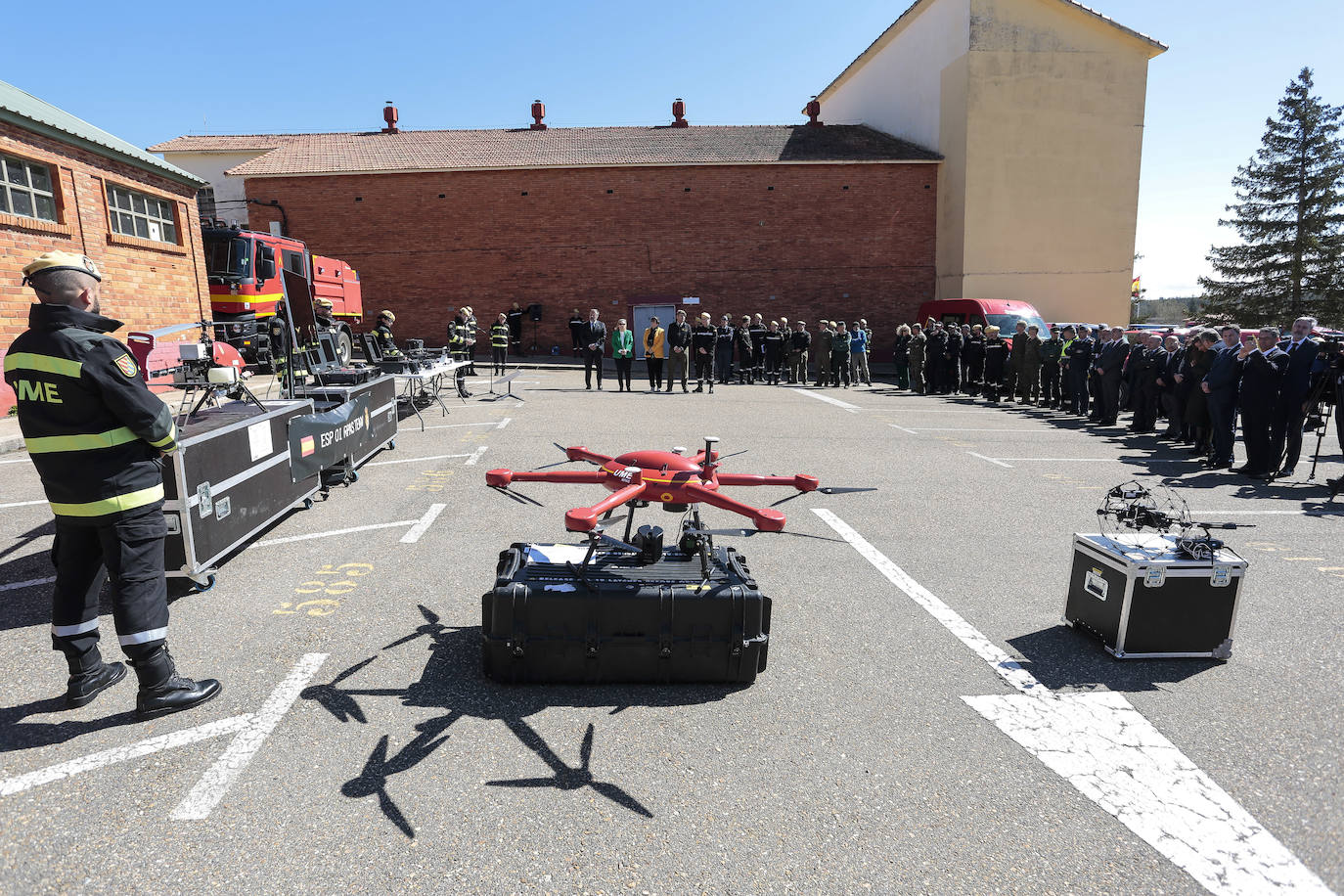 La secretaria de Estado de Defensa presenta la Unidad de Drones de la UME