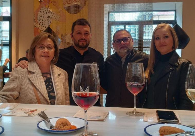 Evelia Fernández vive en primera persona el concurso de tapas.