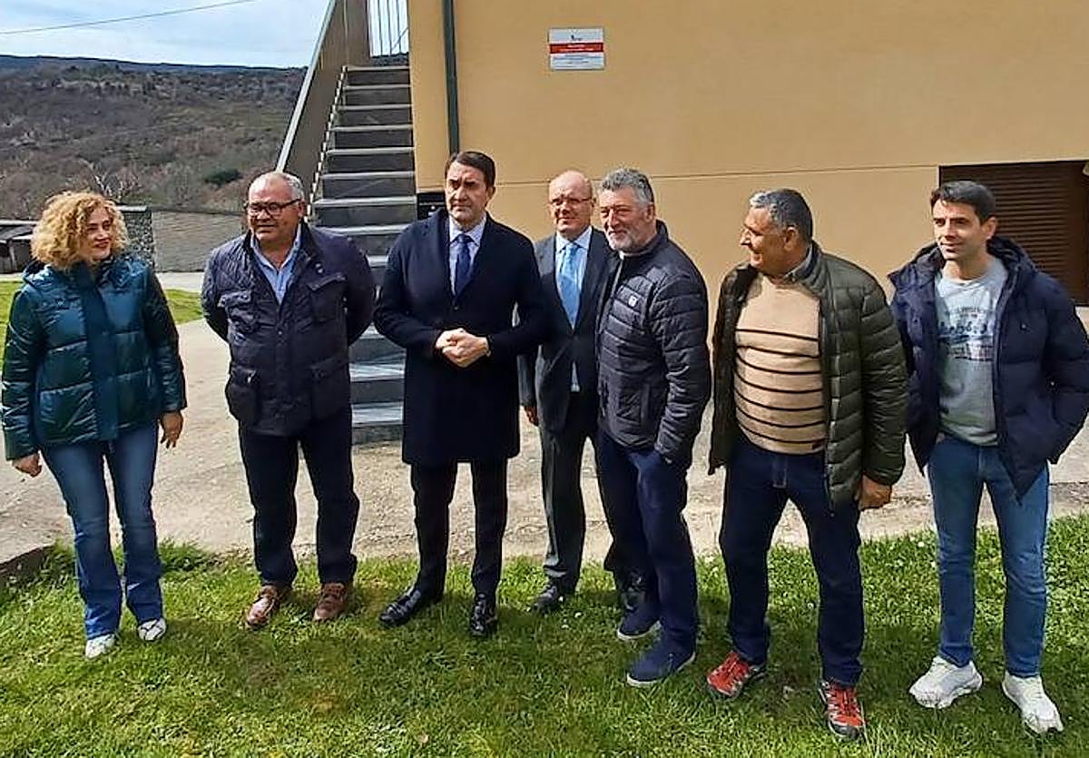 Vivienda rehabilitada en Sorbeda del Sil, con la presencia del consejero de Medio Ambiente, Vivienda y Ordenación del Territorio, Juan Carlos Suárez-Quiñones.
